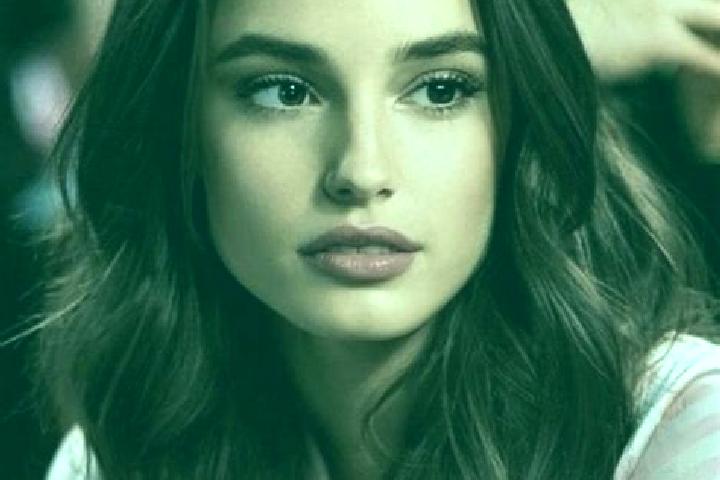Eleanor, 27, a brunette brown-eyed indian companion based in Dami. Offering Prostate Massage, Deep French Kissing. Available for incall and outcall, day and ...