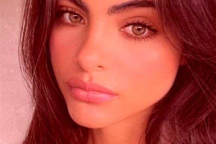 Eleanor, 27, a brunette green-eyed ebony companion based in Hamadan. Offering Prostate Massage, Travel Companion, Deep French Kissing. Available for incall a...