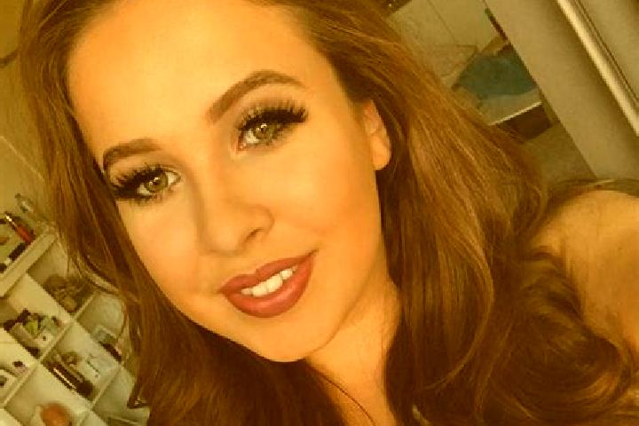 Eleanor, 27, a red dark-eyed mixed companion based in Kirchdorf. Offering Fetish, Duos, Dinner Date, CIM. Available for incall and outcall, day and evening d...