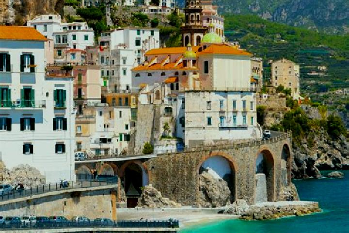 Eleanor, 27 — Escort in Cerano d Intelvi, Italy