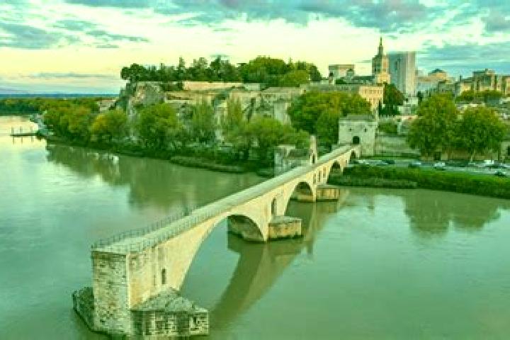 Eleanor, 27 — Escort in Saint-Saturnin-les-Avignon, France