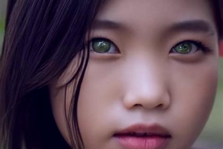 Eleanor, 28, a black green-eyed asian companion based in Kalanganan. Offering OWO, Roleplay, Duos, CIM. Available for incall and outcall, day and evening dates.