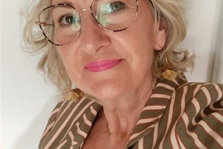 Eleanor, 28 — Escort in Beauvoir-sur-Niort, France