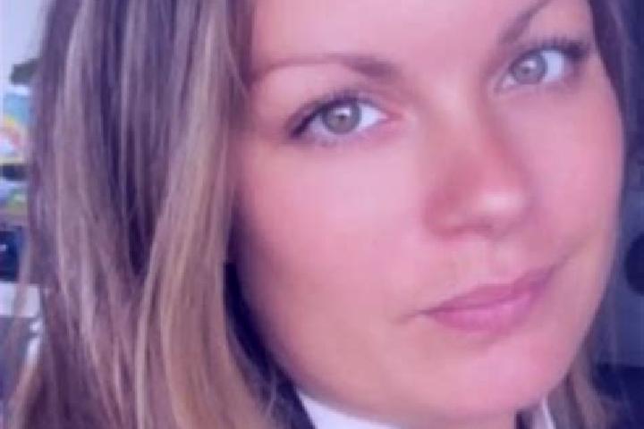 Eleanor, 28 — Escort in Chateaugiron, France