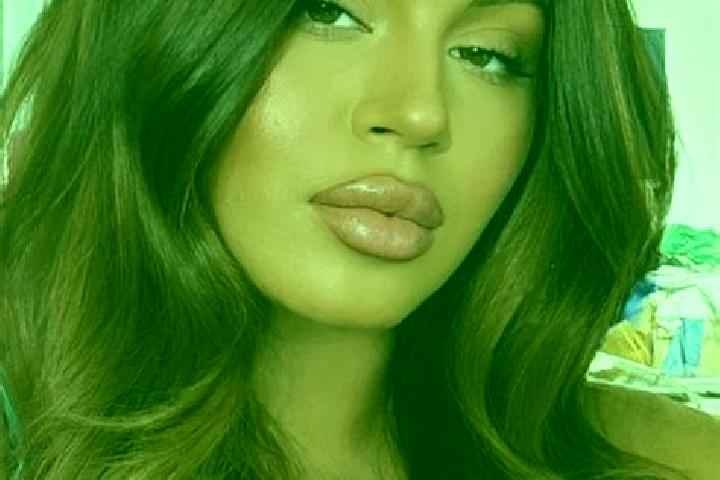 Eleanor, 29, a auburn brown-eyed latina companion based in Damoh. Offering Erotic Massage, 69, A-Level. Available for incall and outcall, day and evening dates.