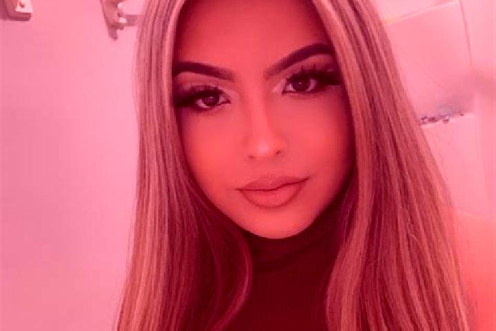 Eleanor, 29, a blonde dark-eyed latina companion based in Adlington. Offering Dinner Date, BDSM, Erotic Massage, Travel Companion. Available for incall and o...
