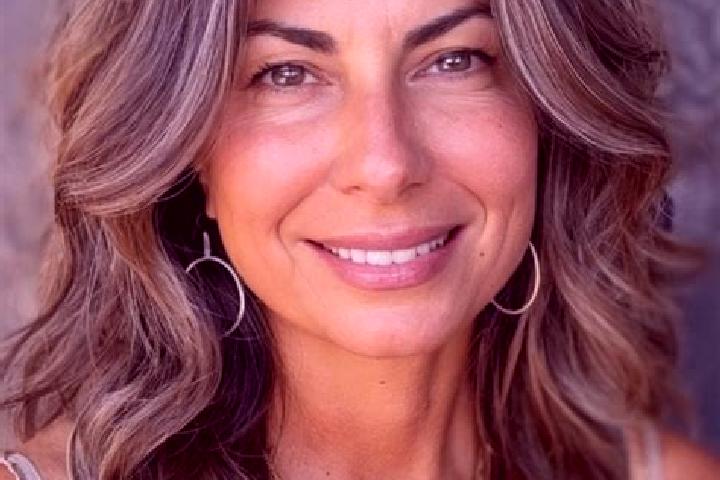 Eleanor, 29, a brunette grey-eyed latina companion based in Bras-sur-Meuse. Offering Duos, Dinner Date, Massage. Available for incall and outcall, day and ev...