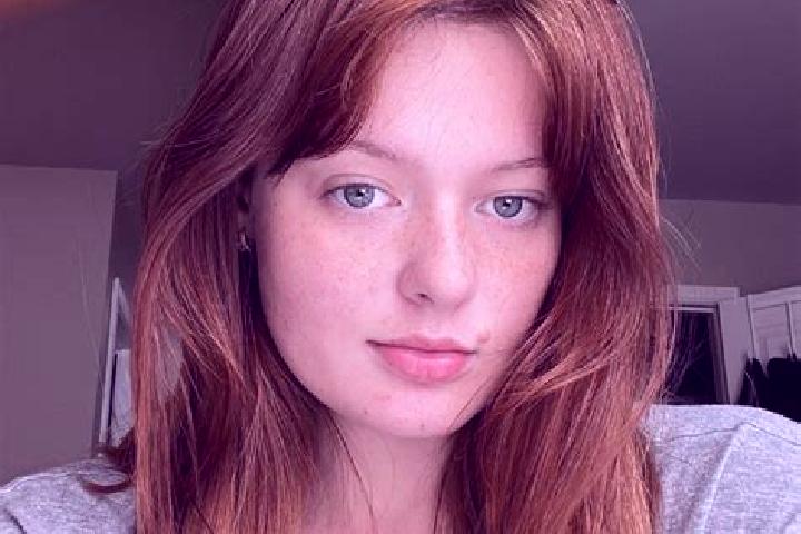 Eleanor, 29, a red grey-eyed middle eastern companion based in Petrov. Offering Overnight, Couples, Tantra, Roleplay, A-Level. Available for incall and outca...