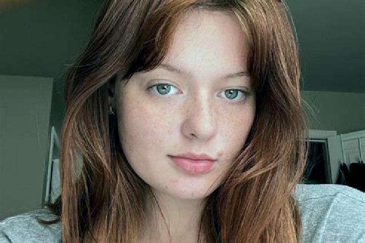 Eleanor, 29, a red grey-eyed mixed companion based in Kilis. Offering Fetish, Girlfriend Experience, Massage. Available for incall and outcall, day and eveni...