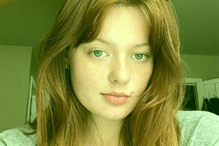 Eleanor, 29, a red grey-eyed mixed companion based in Lazo. Offering Overnight, GFE, A-Level. Available for incall and outcall, day and evening dates.
