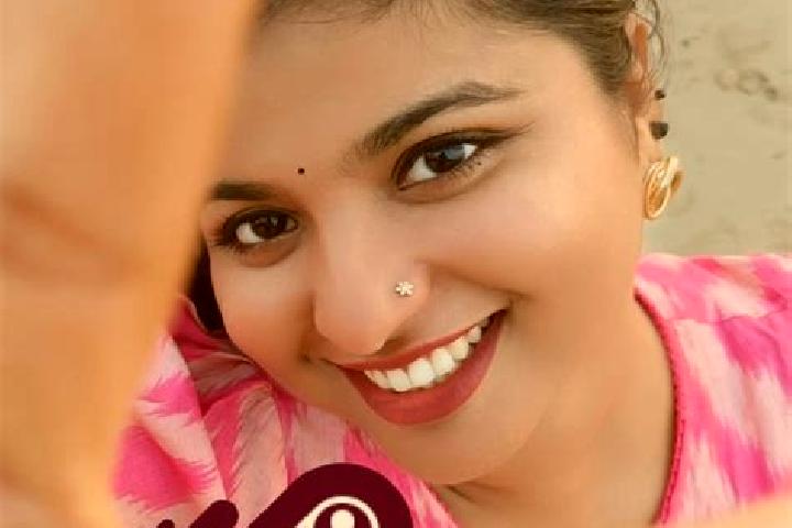 Eleanor, 29 — Escort in Byndoor, India