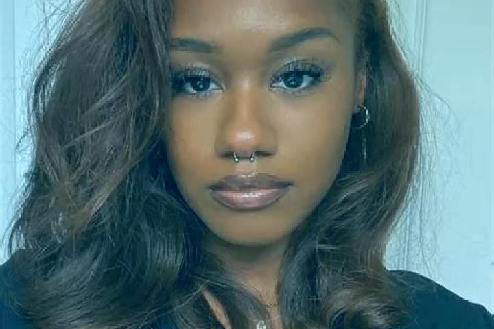 Eleanor, 30, a auburn amber-eyed ebony companion based in Aygeshat. Offering Overnight, GFE. Available for incall and outcall, day and evening dates.
