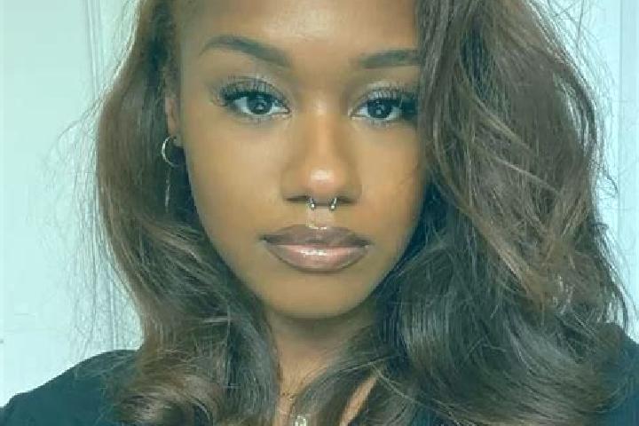 Eleanor, 30, a auburn brown-eyed indian companion based in Encrucijada. Offering 69, Roleplay, Duos. Available for incall and outcall, day and evening dates.