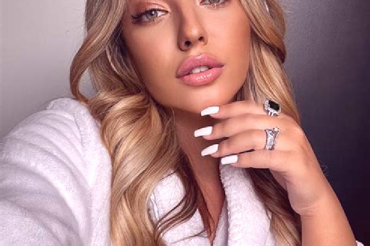 Eleanor, 30, a blonde amber-eyed latina companion based in Nizhnyaya Irga. Offering Domination, Dinner Date, Travel Companion. Available for incall and outca...