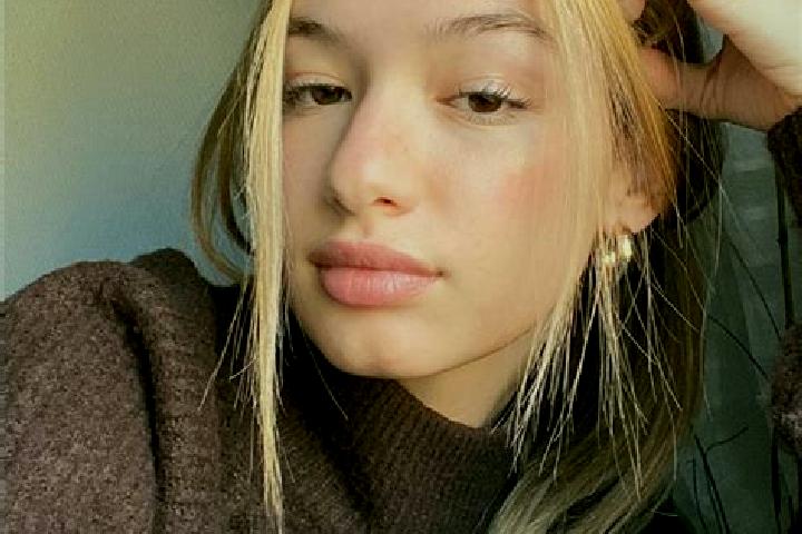 Eleanor, 30, a blonde brown-eyed middle eastern companion based in Poljanec. Offering Fetish, OWO, BDSM, Massage. Available for incall and outcall, day and e...