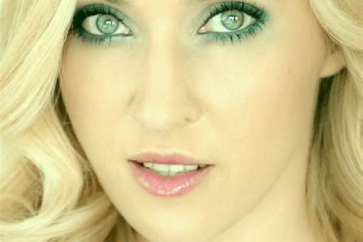 Eleanor, 30, a blonde green-eyed mixed companion based in Robledillo de la Vera. Offering CIM, 69, Erotic Massage. Available for incall and outcall, day and ...