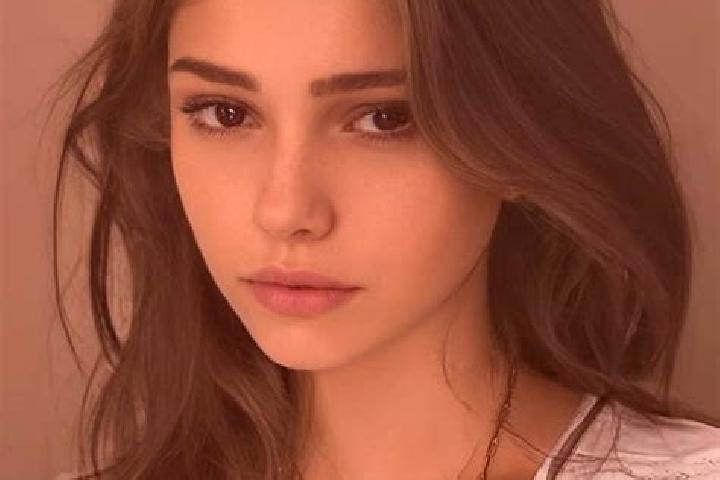 Eleanor, 30, a chestnut brown-eyed slavic companion based in Cachora. Offering CIM, Erotic Massage, Tantra, 69, Deep French Kissing. Available for incall and...