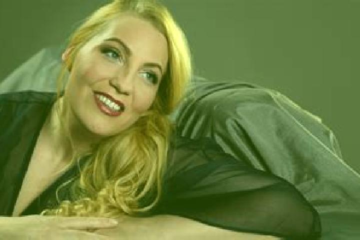 Eleanor, 30 — Escort in Torpparinmaeki, Finland