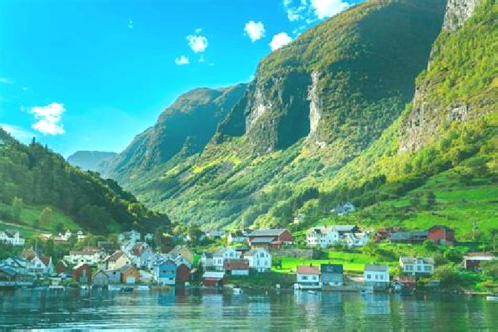 Eleanor, 30 — Escort in Valderoy, Norway