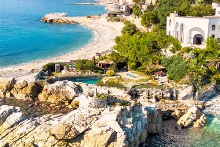 Eleanor, 30 — Escort in Varazze, Italy