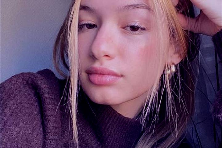 Eleanor, 31, a blonde brown-eyed mixed companion based in Jinanten. Offering Roleplay, Massage, BDSM. Available for incall and outcall, day and evening dates.