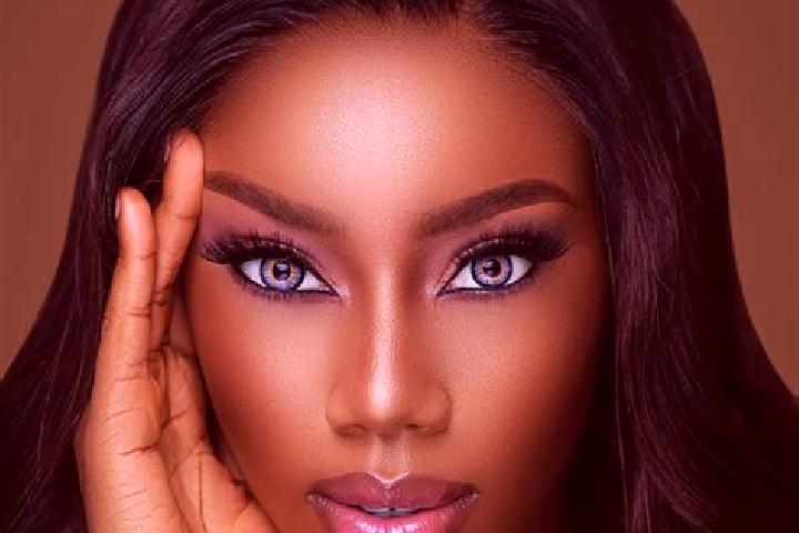 Eleanor, 31, a chestnut blue-eyed ebony companion based in Ngohinou. Offering CIM, GFE, OWO, Domination, Massage. Available for incall and outcall, overnight...