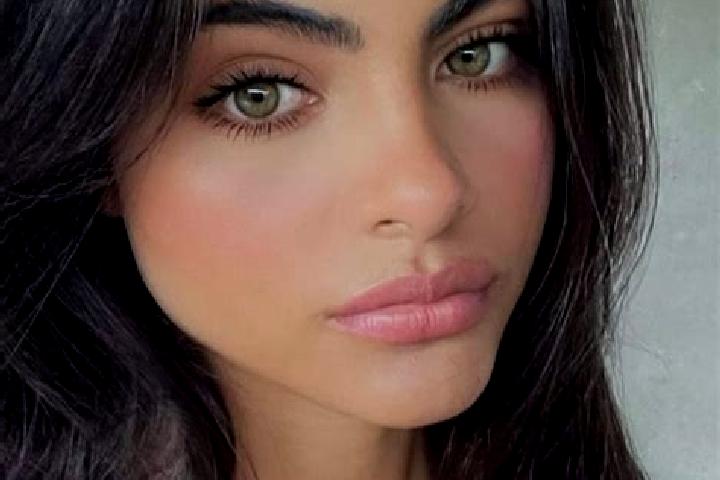 Eleanor, 31, a chestnut dark-eyed indian companion based in Paranshique. Offering GFE, Deep French Kissing, Couples, CIM. Available for incall and outcall, d...
