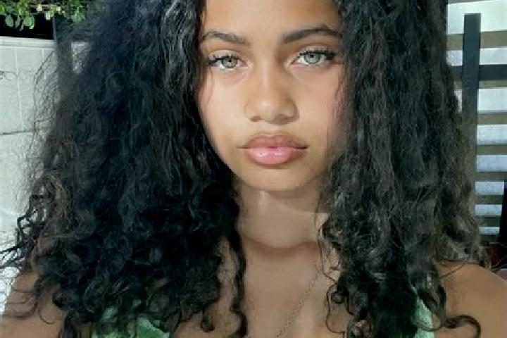Eleanor, 31, a red green-eyed mixed companion based in Pitulusa. Offering Fetish, Roleplay, 69, Tantra. Available for incall and outcall, day and evening dates.