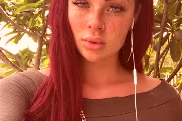 Eleanor, 31, a red grey-eyed latina companion based in Frias. Offering OWO, Roleplay, Girlfriend Experience. Available for incall and outcall, day and evenin...
