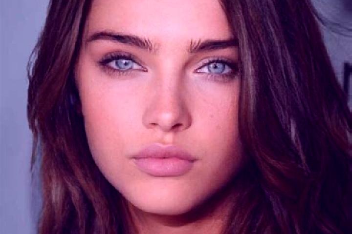 Eleanor, 32, a brunette grey-eyed slavic companion based in Puncakdago. Offering CIM, GFE. Available for incall and outcall, day and evening dates.