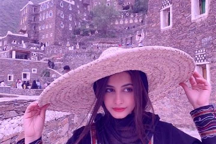 Eleanor, 32 — Escort in Bi r Hat, Yemen