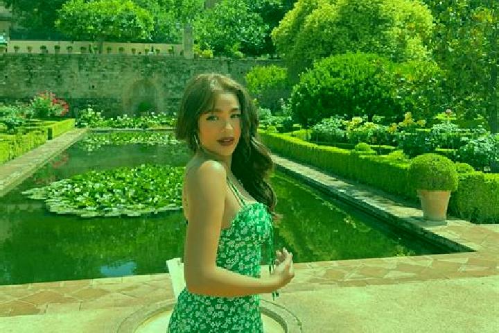Eleanor, 32 — Escort in Briantes, France