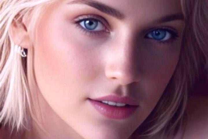 Eleanor, 33, a blonde grey-eyed ebony companion based in Santiago Vazquez. Offering CIM, A-Level. Available for incall and outcall, day and evening dates.