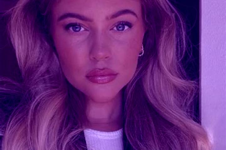 Eleanor, 33, a dark blonde amber-eyed middle eastern companion based in McGill. Offering Travel Companion, Striptease, Deep French Kissing, Party Girl, Coupl...