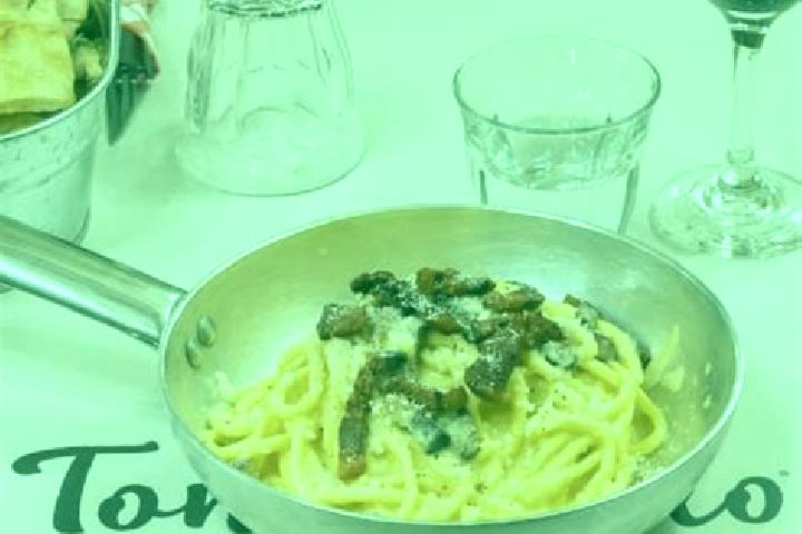 Eleanor, 33 — Escort in Berzano di San Pietro, Italy