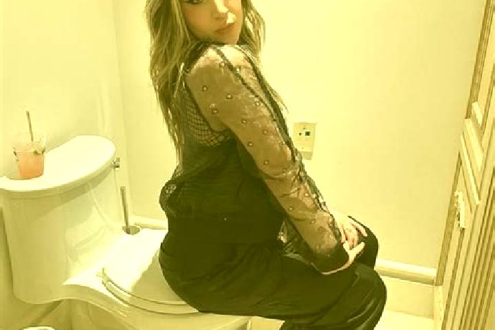 Eleanor, 33 — Escort in Lorette, France