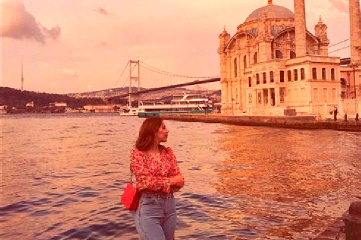 Eleanor, 33 — Escort in Ortakoey, Turkey