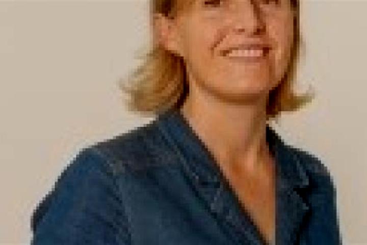 Eleanor, 33 — Escort in Pouille-les-Coteaux, France