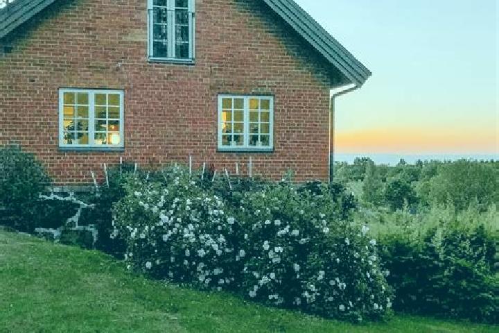 Eleanor, 33 — Escort in Soedra Vi, Sweden