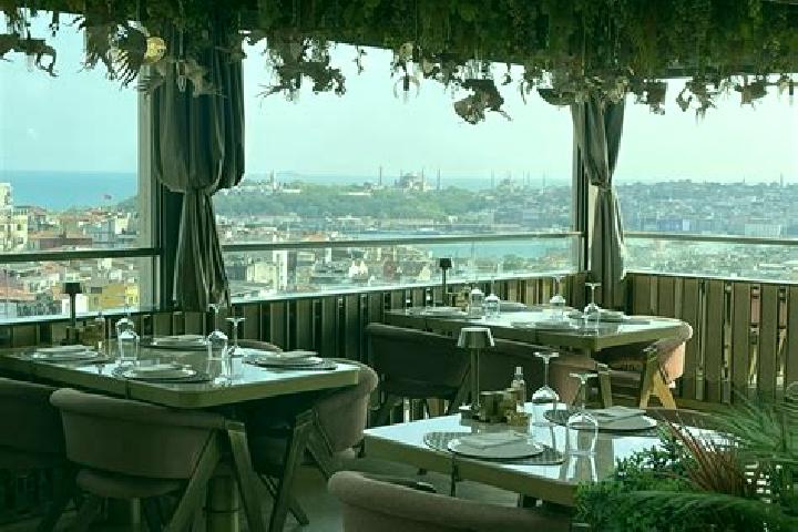 Eleanor, 33 — Escort in Ulus, Turkey
