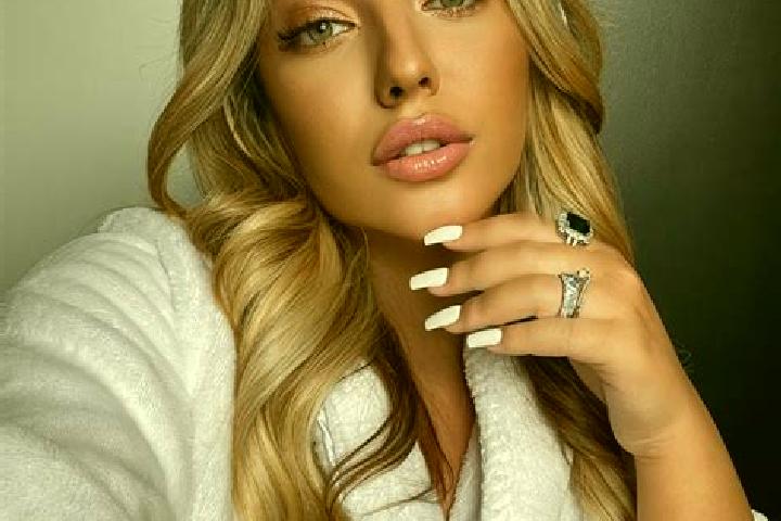 Eleanor, 34, a blonde grey-eyed latina companion based in AElvdalen. Offering 69, OWO, Couples, Prostate Massage. Available for incall and outcall, overnight...