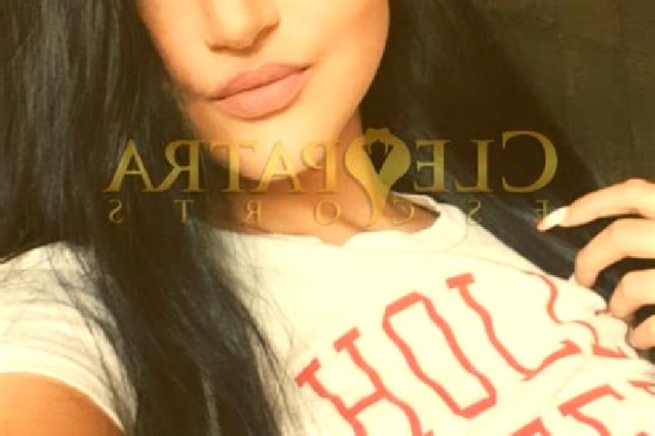 Eleanor, 34, a brunette brown-eyed mediterranean companion based in Cuparataro. Offering Domination, BDSM, Erotic Massage, Tantra, OWO. Available for incall ...
