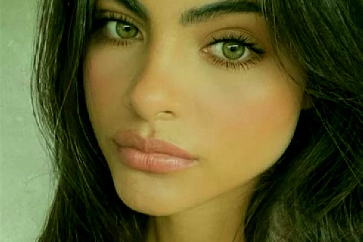Eleanor, 34, a brunette dark-eyed indian companion based in Roches-Premarie-Andille. Offering Erotic Massage, Girlfriend Experience, BDSM, Prostate Massage. ...