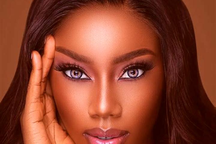 Eleanor, 34, a red blue-eyed ebony companion based in Kobbegem. Offering A-Level, Party Girl, Overnight. Available for incall and outcall, day and evening da...