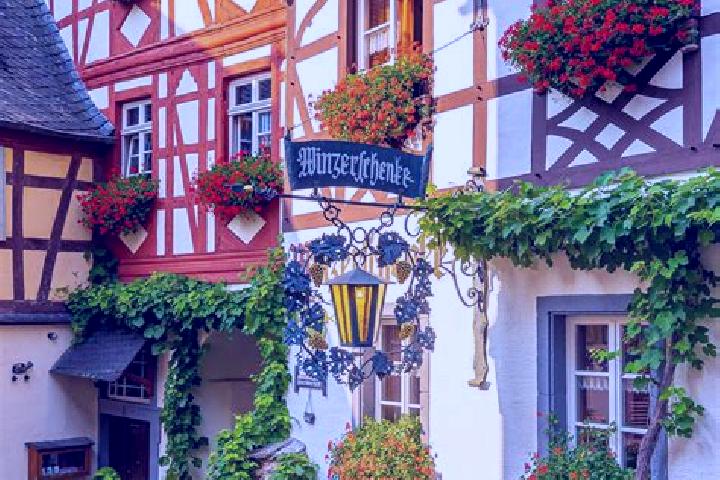 Eleanor, 34 — Escort in Lurschau, Germany