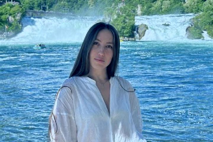 Eleanor, 34 — Escort in Pfaeffikon / Pfaeffikon (Dorfkern), Switzerland