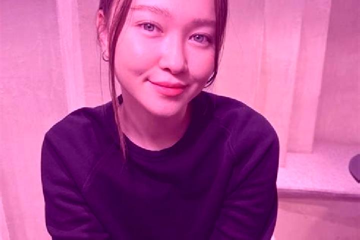 Eleanor, 35, a auburn blue-eyed asian companion based in Pleslin-Trigavou. Offering A-Level, Duos, Deep French Kissing, Tantra. Available for incall and outc...