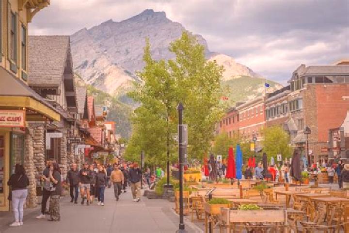 Eleanor, 35 — Escort in Banff Trail, Canada