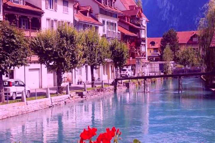 Eleanor, 35 — Escort in Blauen, Switzerland