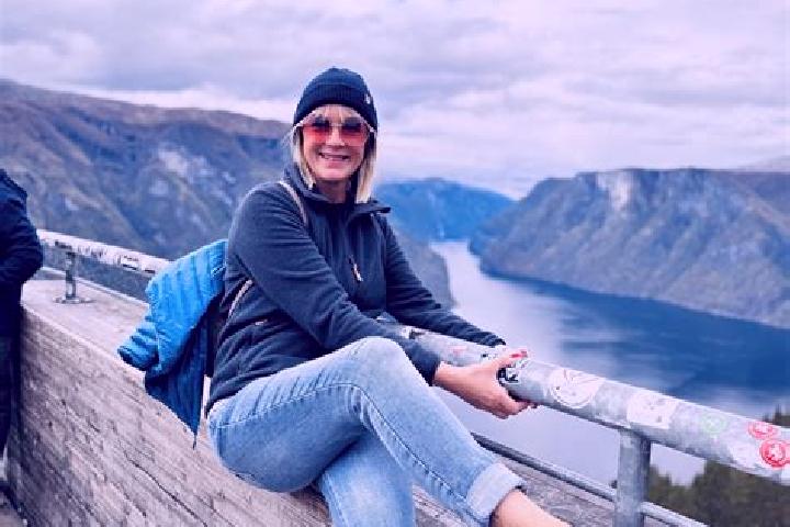Eleanor, 35 — Escort in Lenne, Germany
